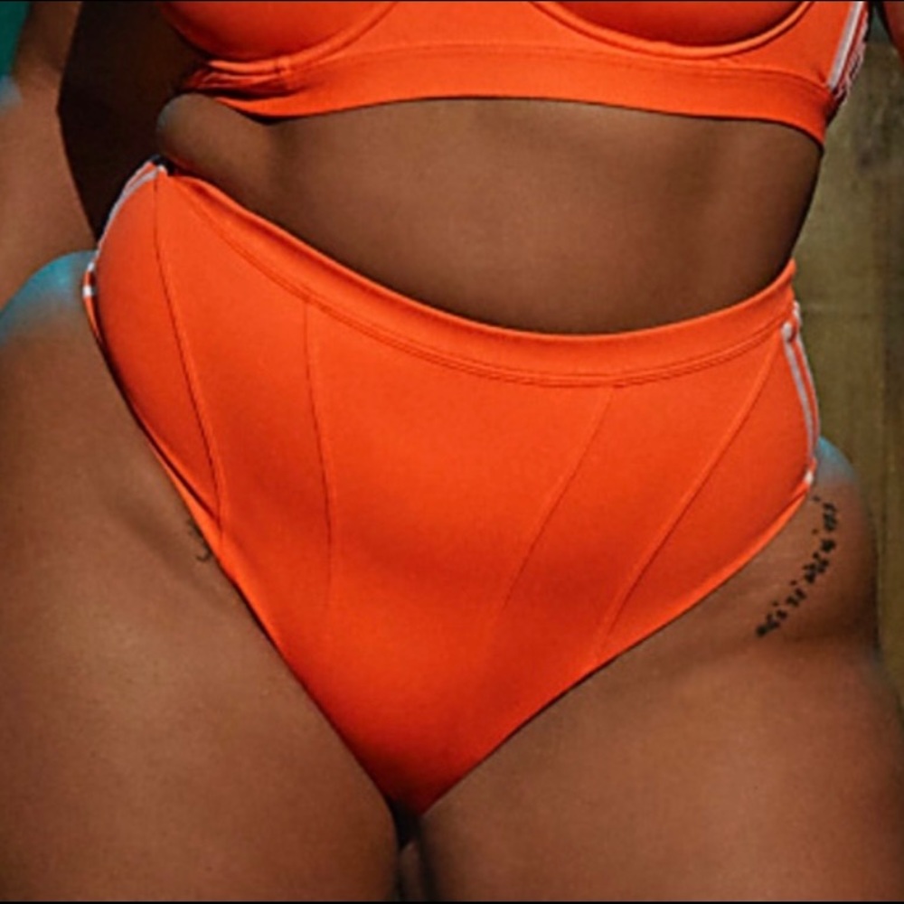 NWT Ivy Park’s FLEX Collection: Solar Orange 2X